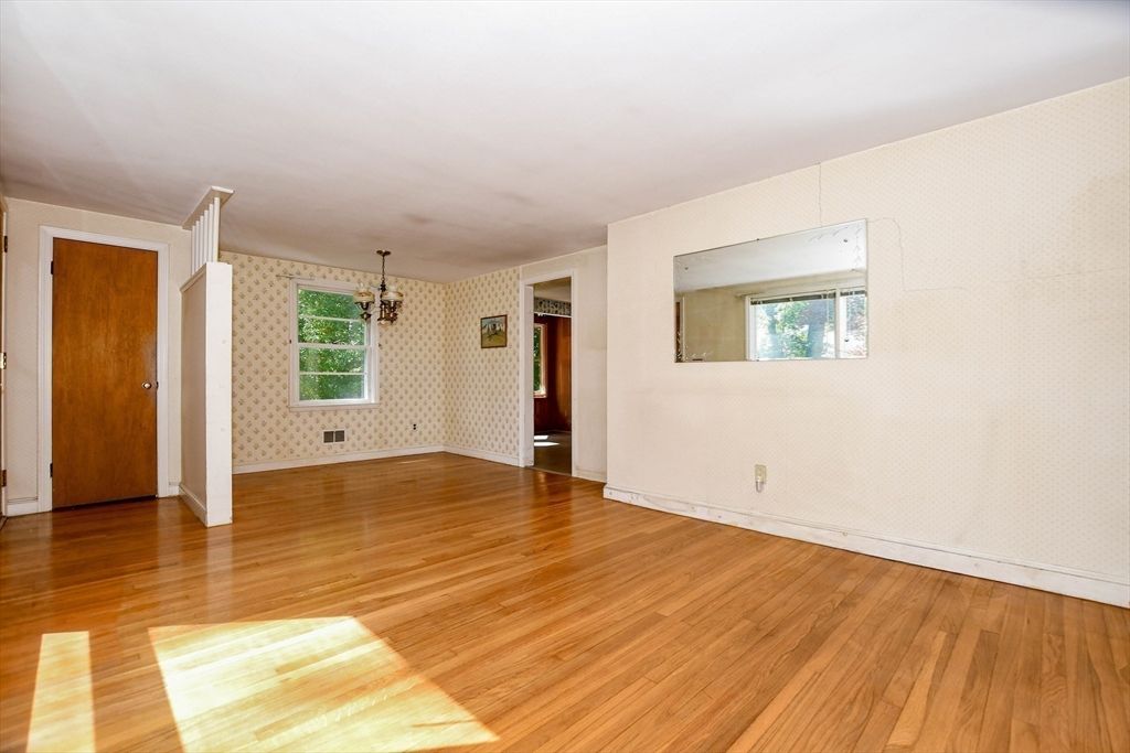 Empty room, Interior, Pendant Lights, Wood Texture Flooring