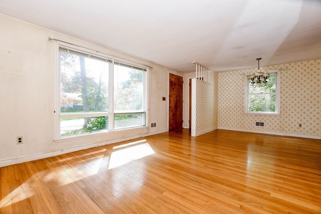 Chandelier, Empty room, Interior, Pendant Lights, Wood Texture Flooring