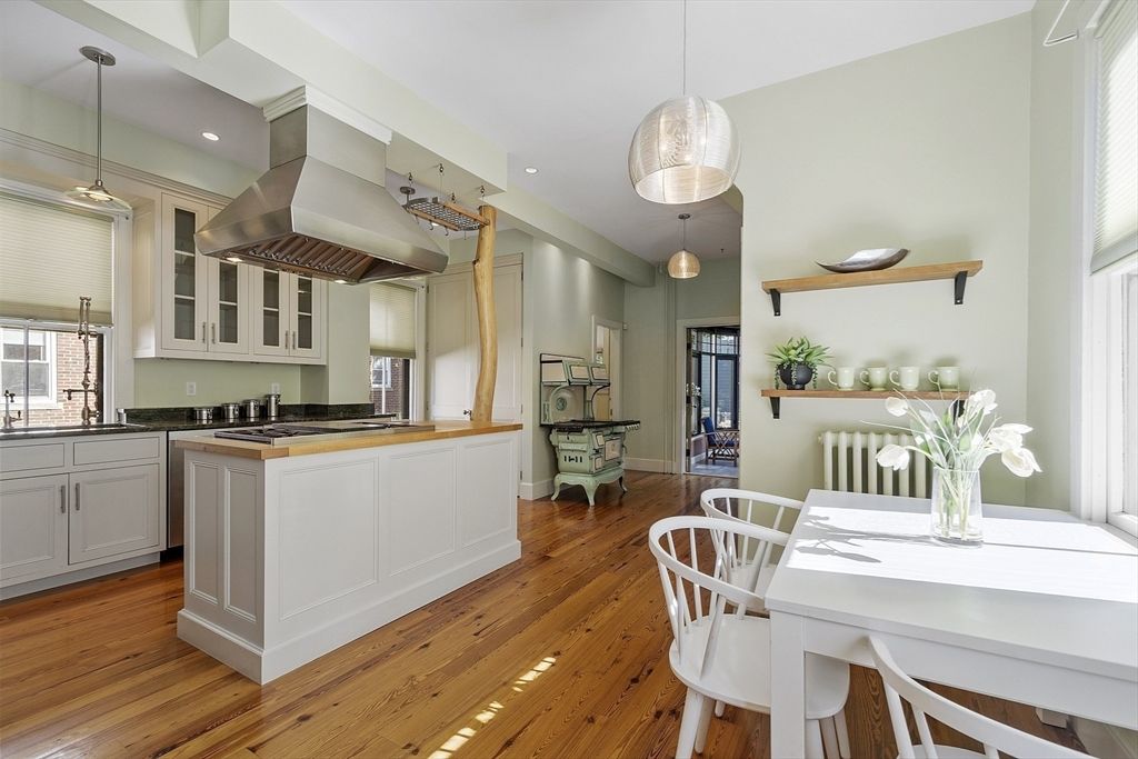 Dining room, Interior, Kitchen, Pendant Lights, Recessed Lighting, Wood Texture Flooring