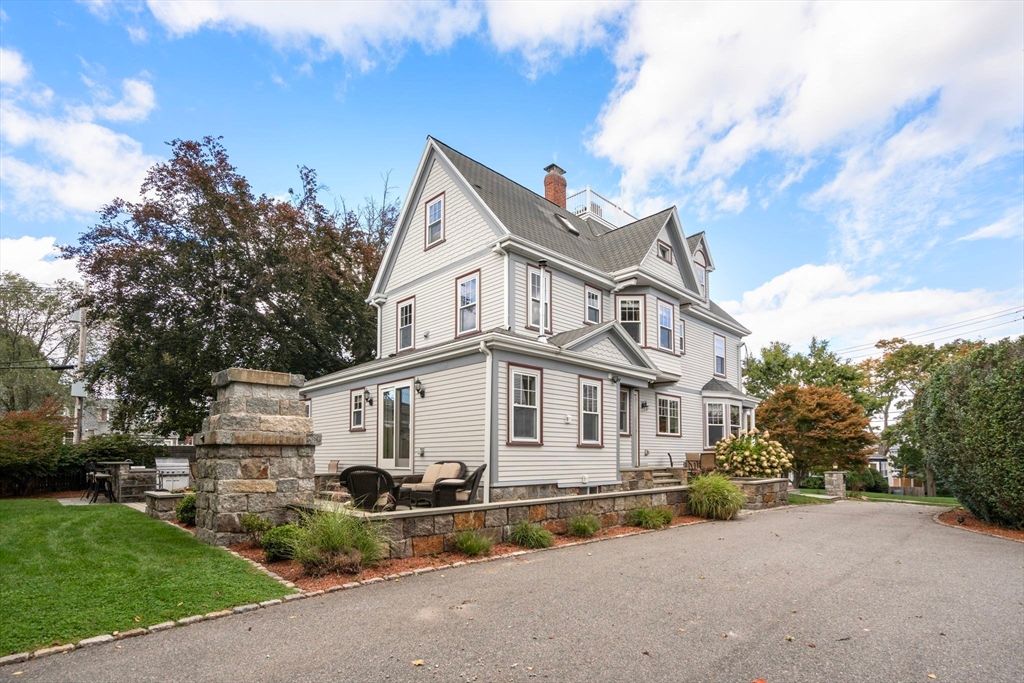 Exterior, Facade, Queen Anne Victorian