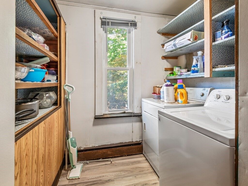 Interior, Washer, Wood Texture Flooring