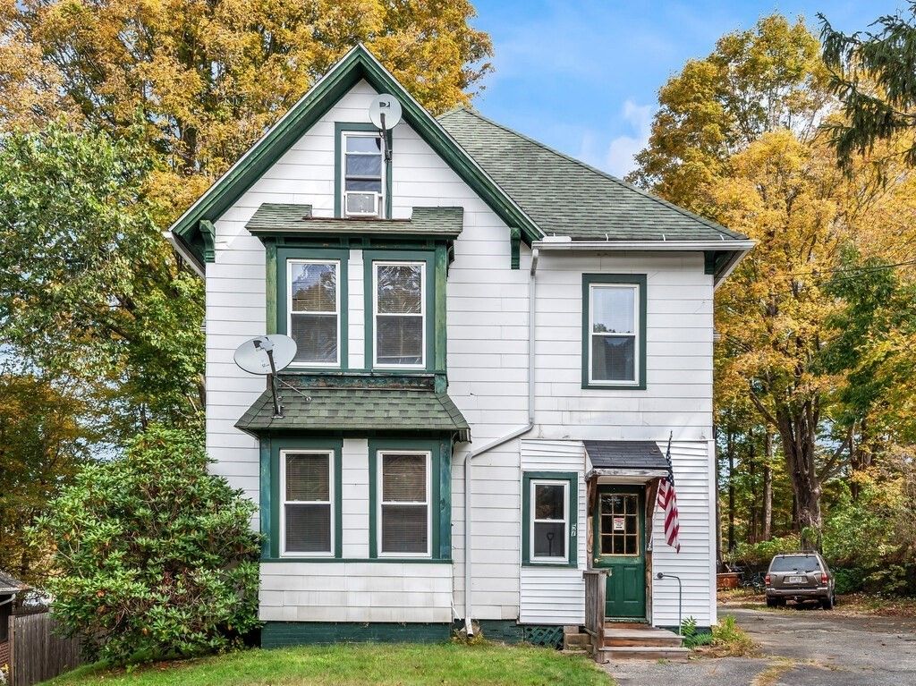 Exterior, Facade, Queen Anne Victorian
