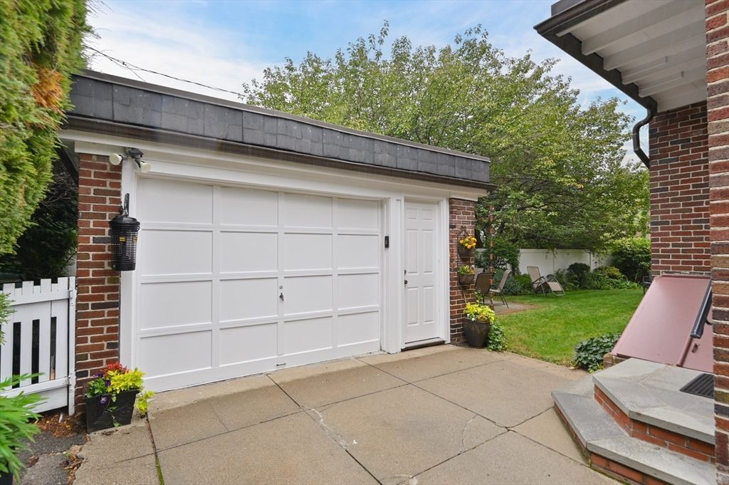 Detached Garage, Exterior