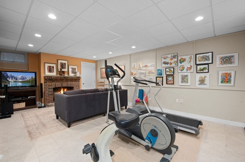 Fireplace, Fitness Equipment, Interior, Living room, Recessed Lighting