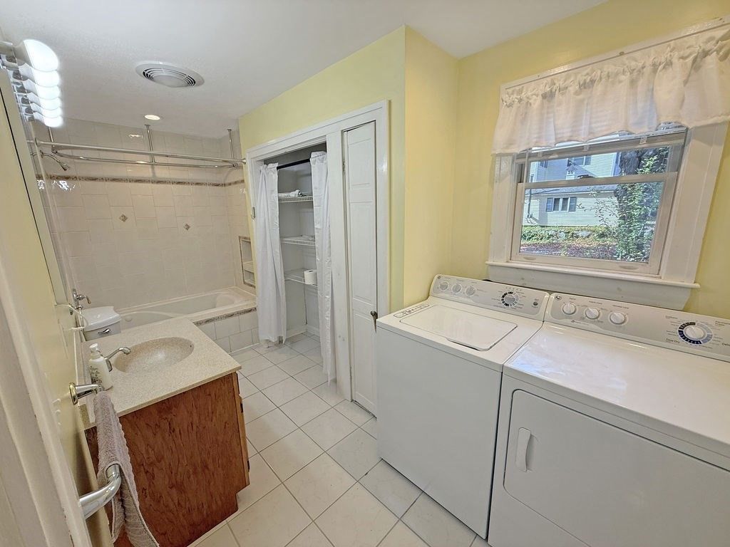 Interior, Recessed Lighting, Utility Closets, Washer