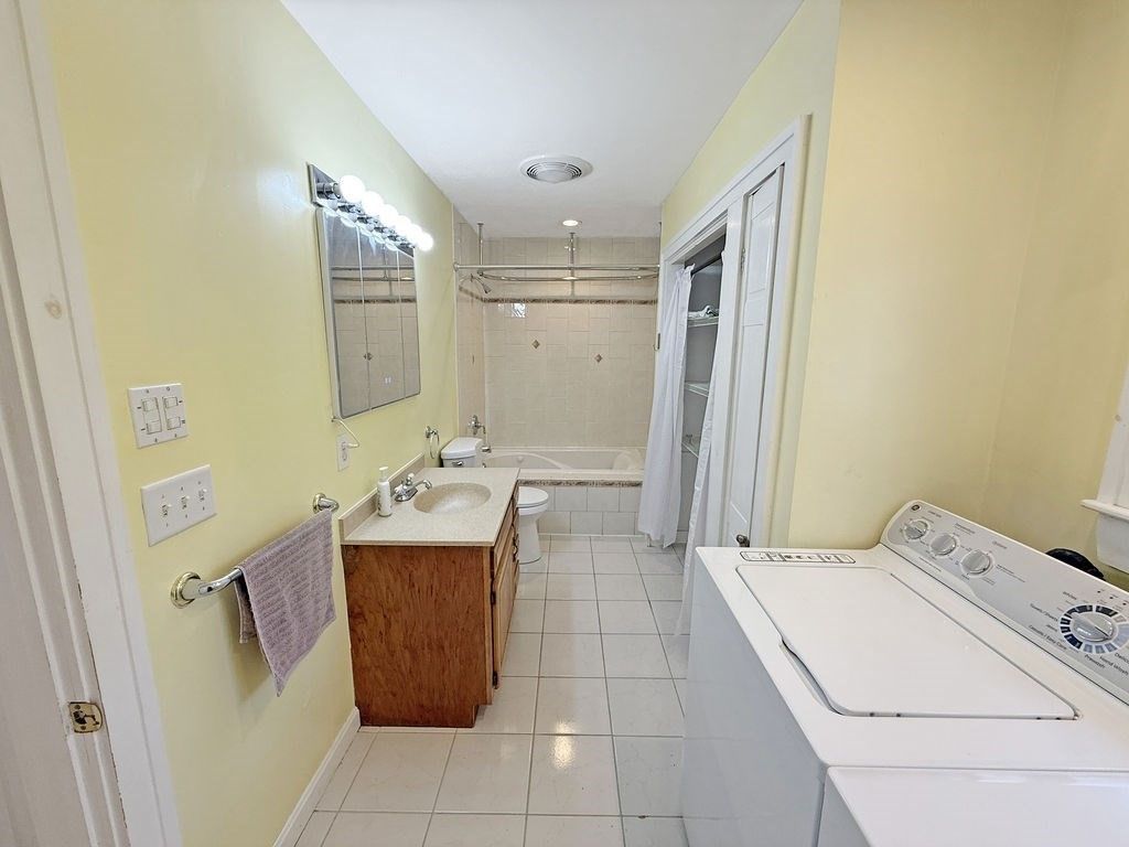 Bathroom, Dual Sink Vanities, Interior, Washer