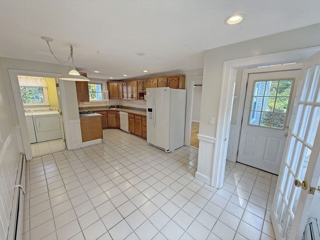 Interior, Kitchen, Pendant Lights, Recessed Lighting, Utility Closets, Washer