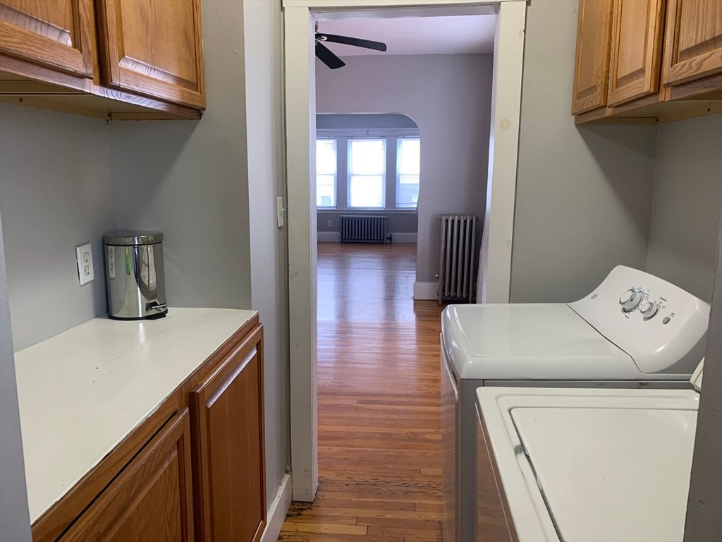 Interior, Washer, Wood Texture Flooring