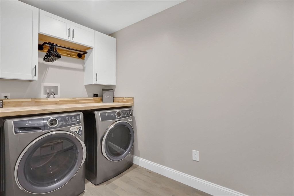 Interior, Washer, Wood Texture Flooring