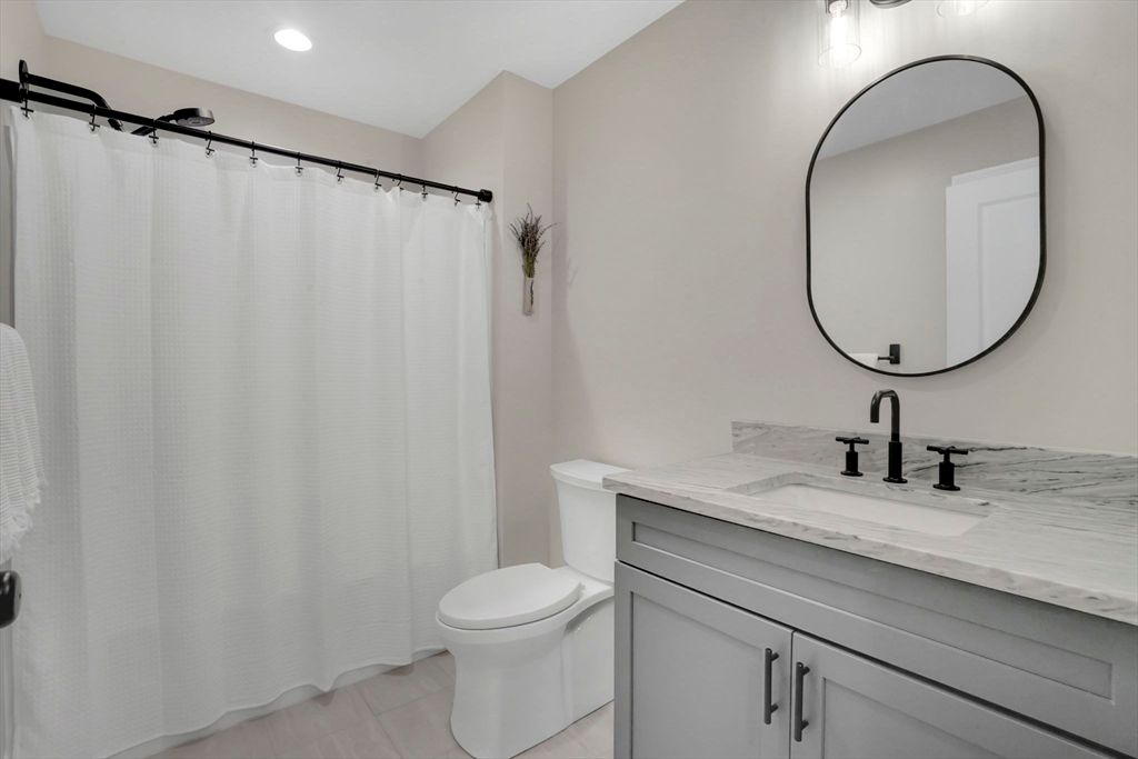 Bathroom, Interior, Recessed Lighting