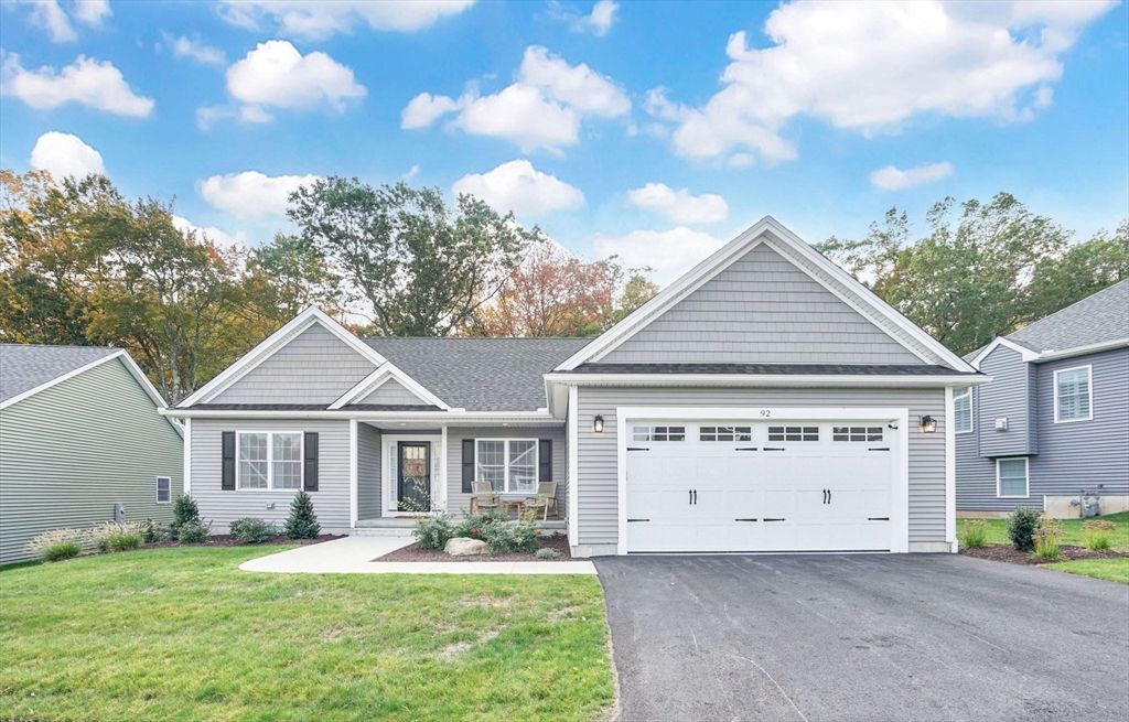 Attached, Exterior, Facade, Ranch