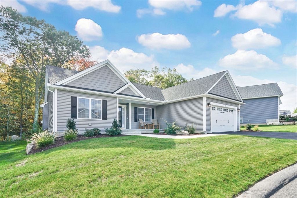 Attached, Exterior, Facade, Ranch