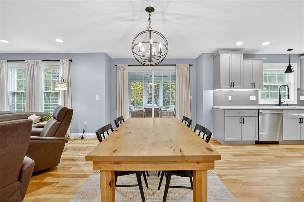 Dining room, Interior, Kitchen, Pendant Lights, Recessed Lighting, Wood Texture Flooring