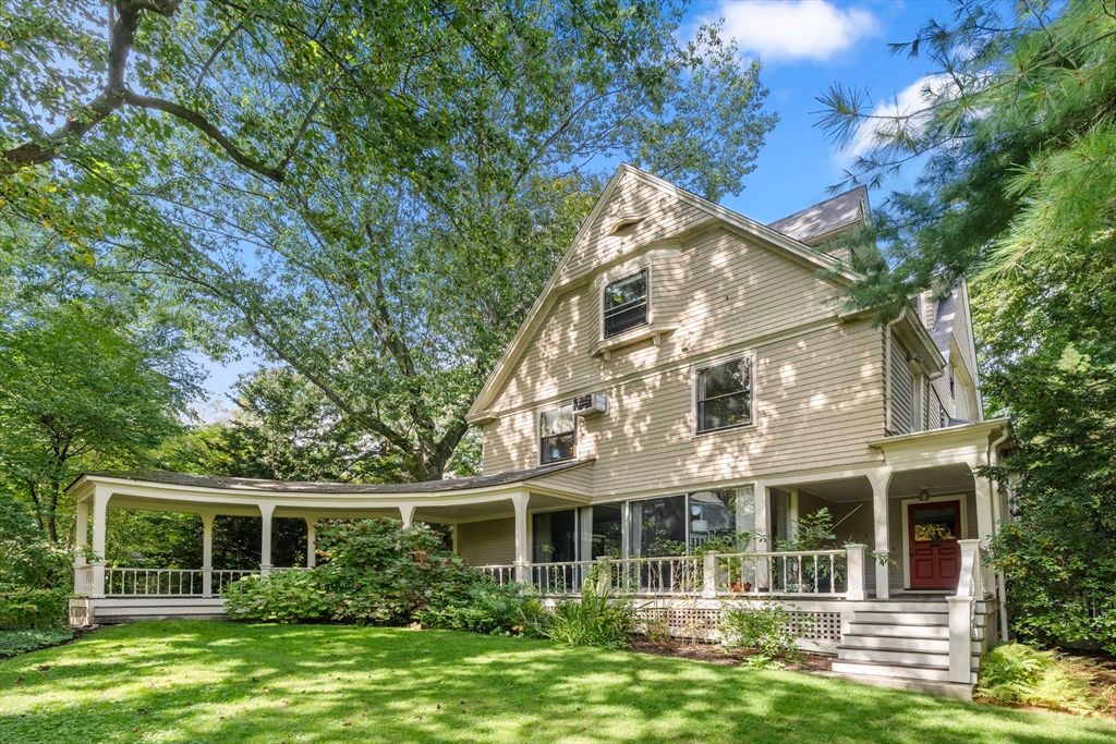Backyard, Exterior, Facade, Queen Anne Victorian