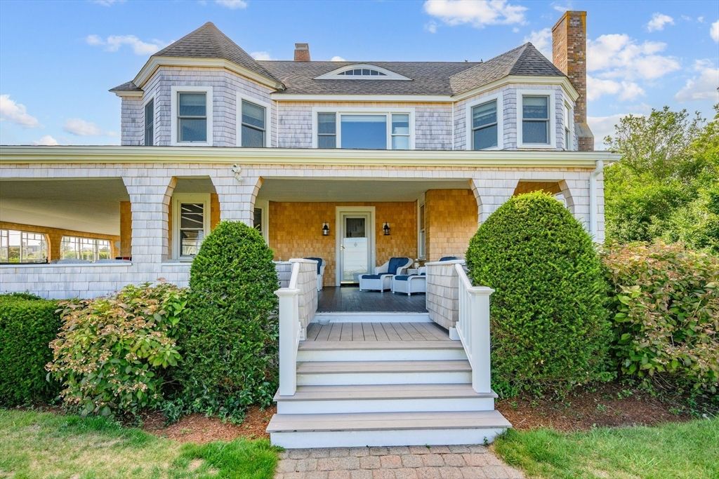 Exterior, Facade, Queen Anne Victorian