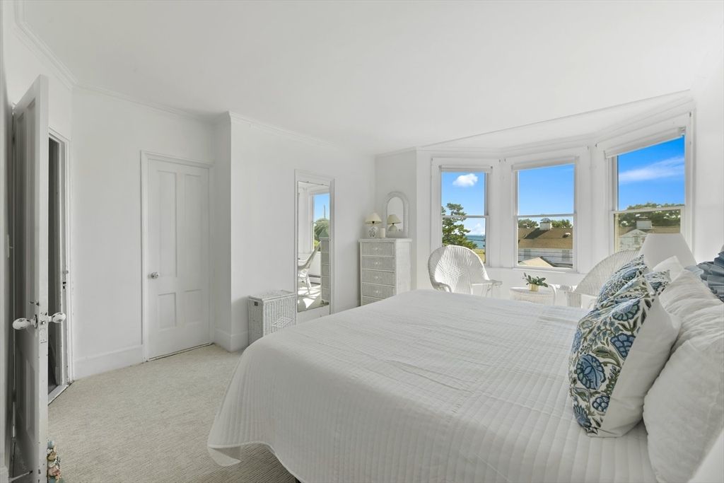 Bedroom, Interior, Water