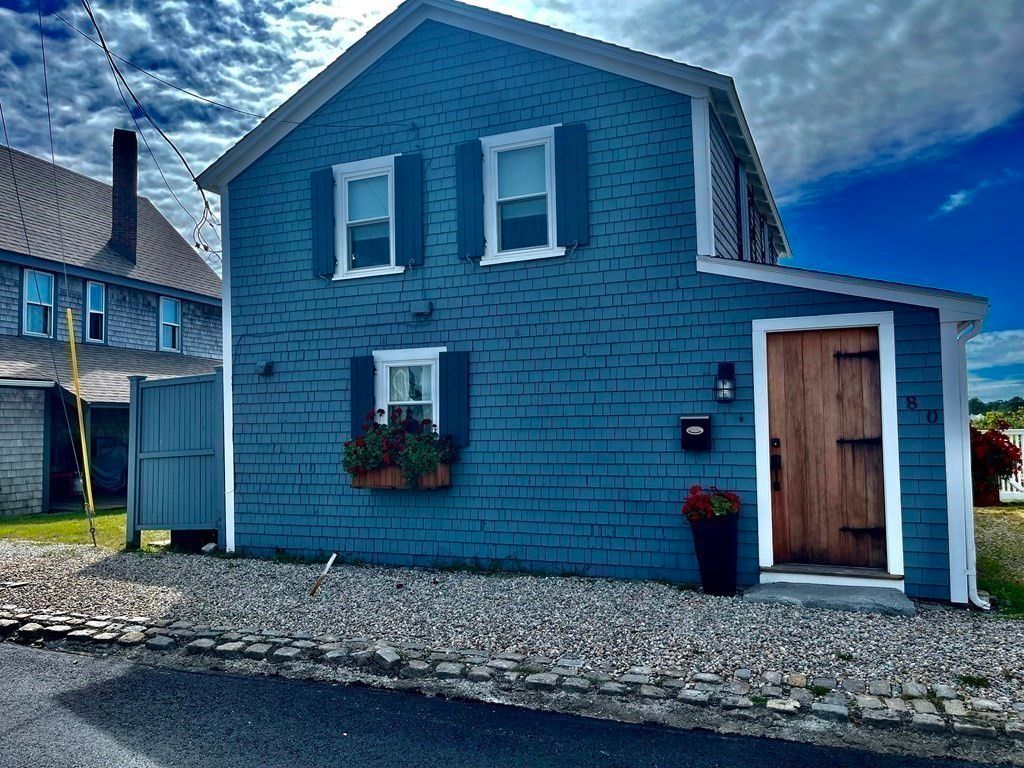 Exterior, Facade, Brick Traditional