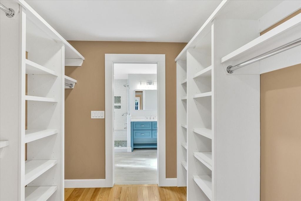 Interior, Walk-in Closets, Wood Texture Flooring