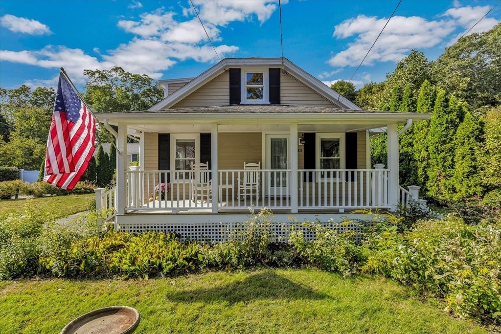 Exterior, Facade, Queen Anne Victorian