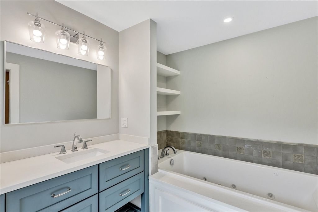 Bathroom, Interior, Recessed Lighting