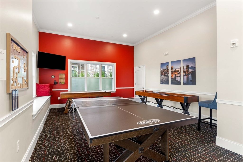 Game Room, Interior, Recessed Lighting