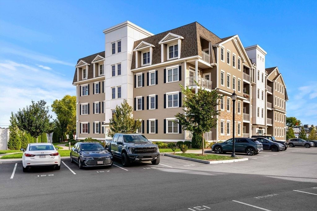 Exterior, Facade, Condo Building