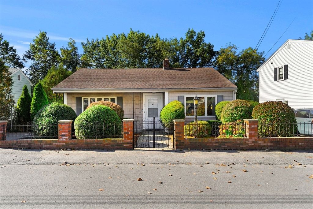 Exterior, Facade, Cape Cod