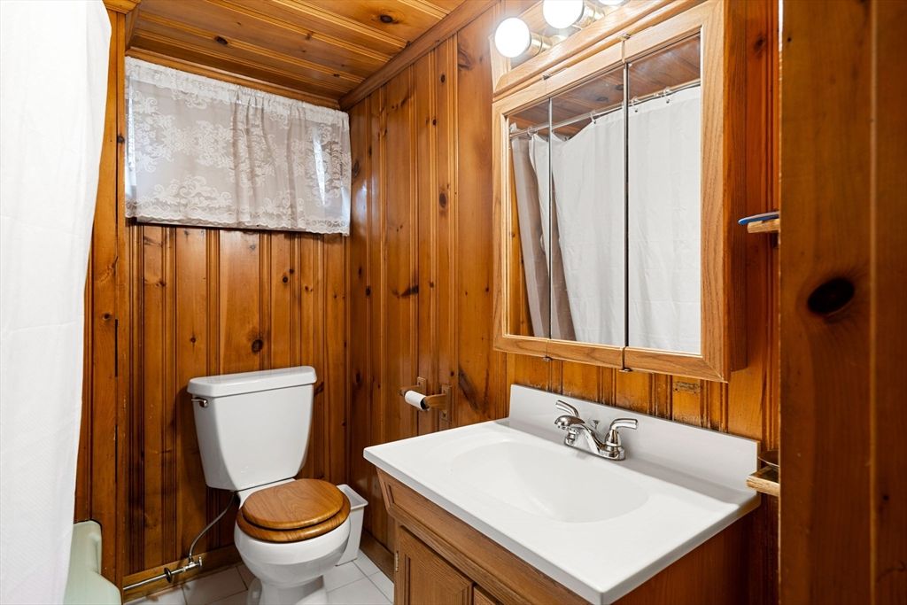Bathroom, Interior, Wooden Ceilings, Wooden Walls