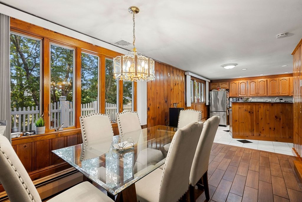 Chandelier, Dining room, Interior, Kitchen, Pendant Lights, Recessed Lighting, Wood Texture Flooring
