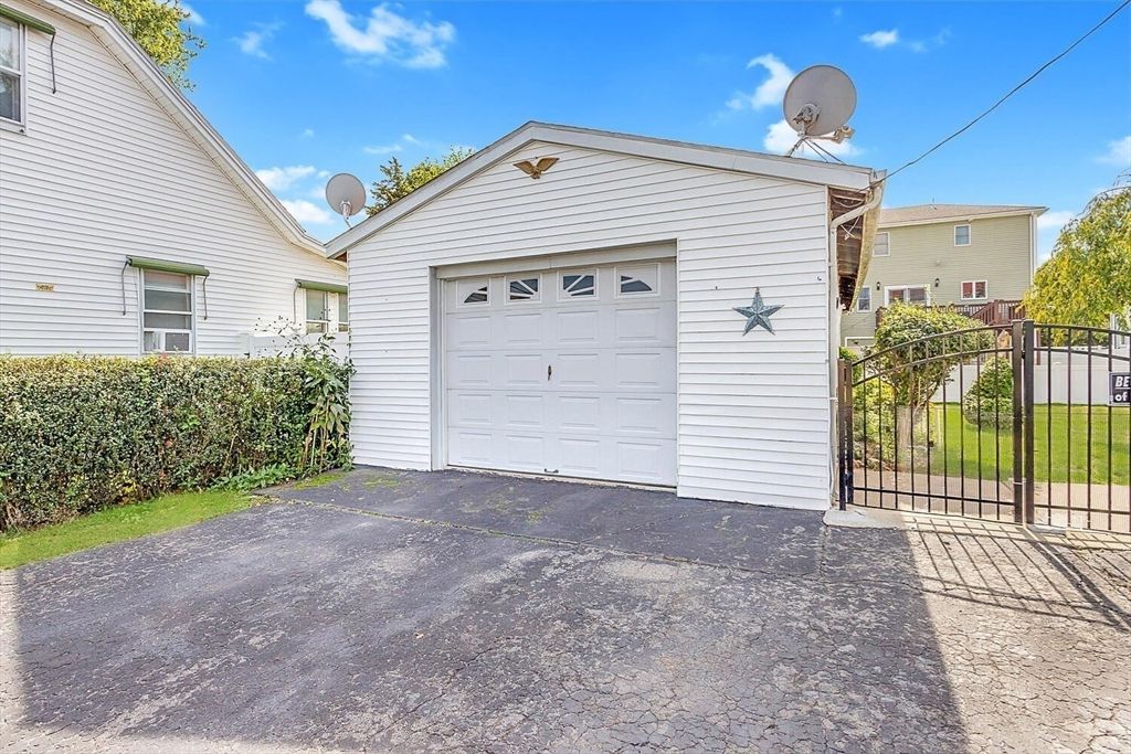Detached Garage, Exterior