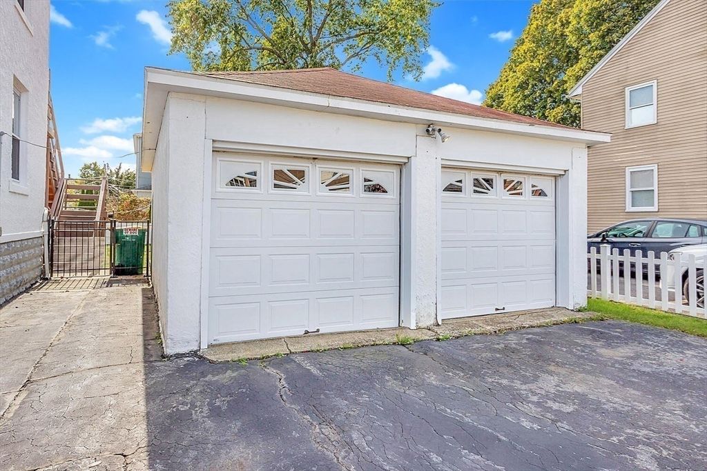 Detached Garage, Exterior