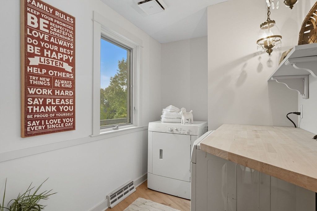 Interior, Washer, Wood Texture Flooring