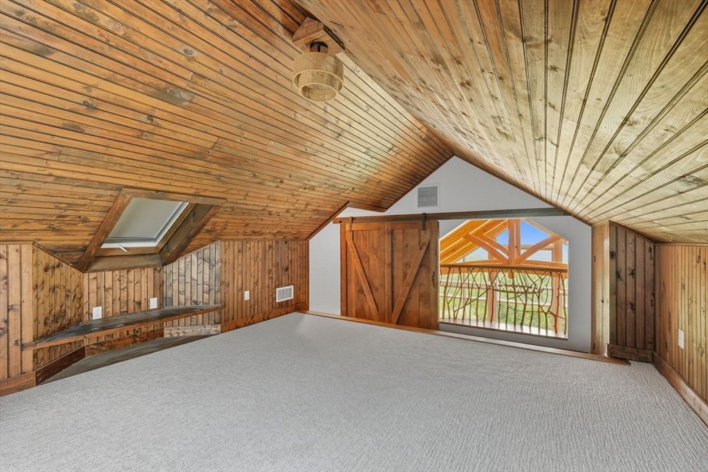 Empty room, Interior, Wooden Ceilings, Wooden Walls