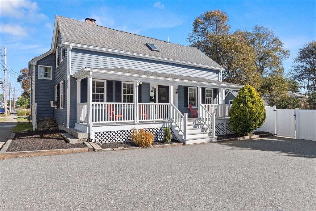 Exterior, Facade, Cape Cod