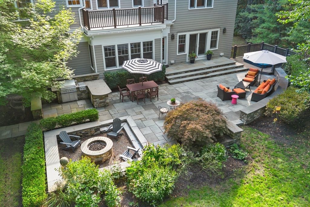 Exterior, Outdoor Kitchen