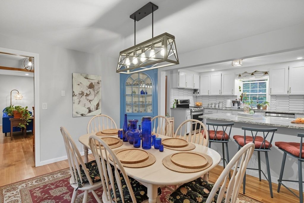 Dining room, Interior, Kitchen, Pendant Lights, Recessed Lighting, Wood Texture Flooring