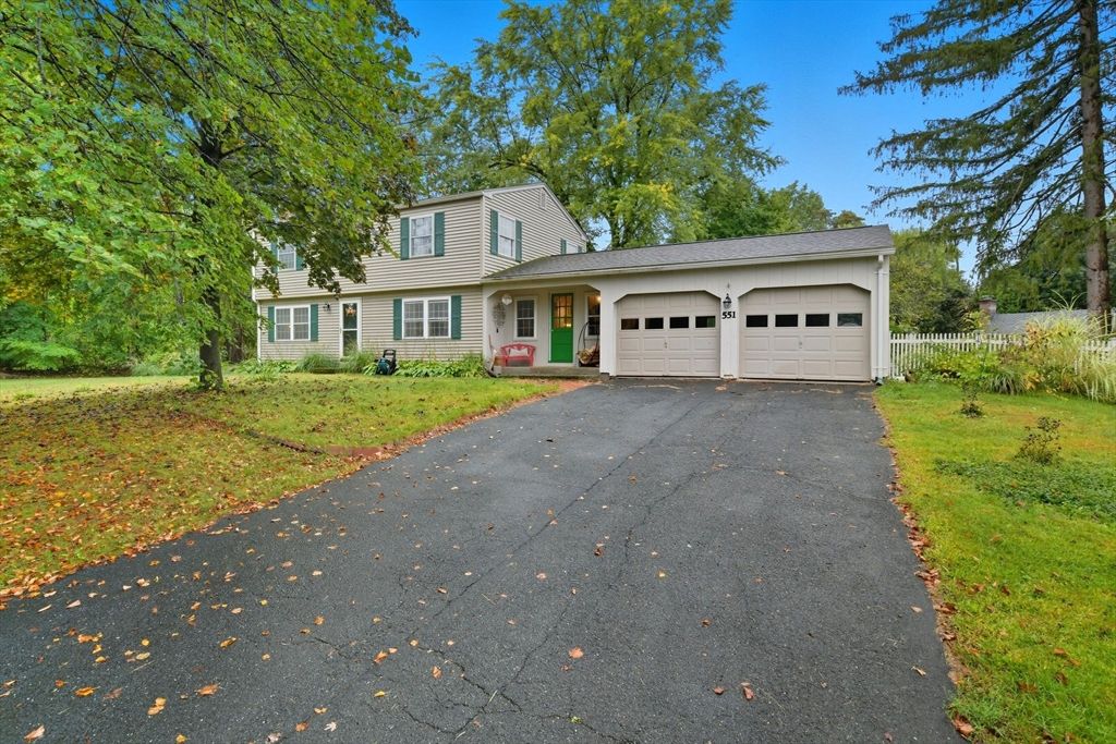 Attached, Exterior, Facade, Cape Cod