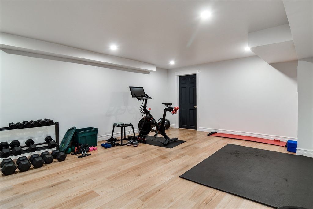Fitness Equipment, Interior, Recessed Lighting, Wood Texture Flooring