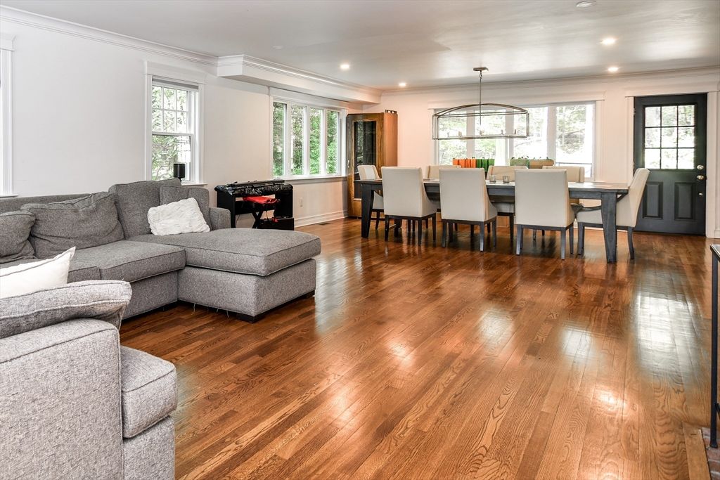 Dining room, Interior, Living room, Pendant Lights, Recessed Lighting, Wood Texture Flooring