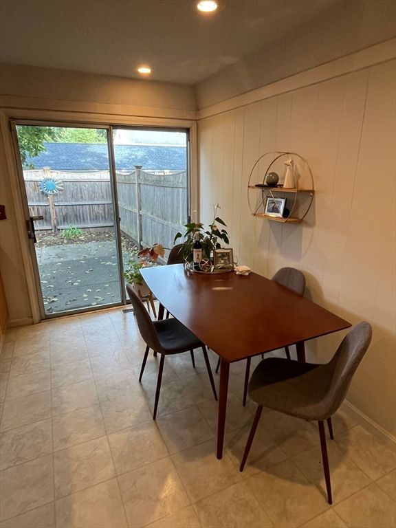 Dining room, Interior, Recessed Lighting