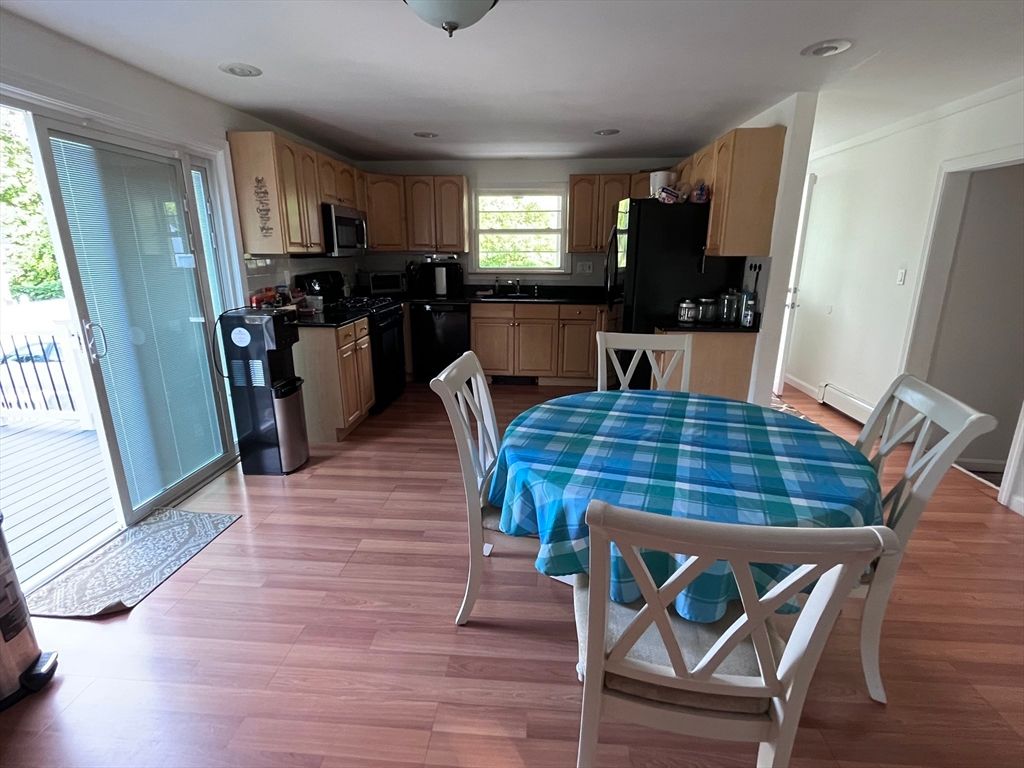 Dining room, Interior, Kitchen, Recessed Lighting, Wood Texture Flooring