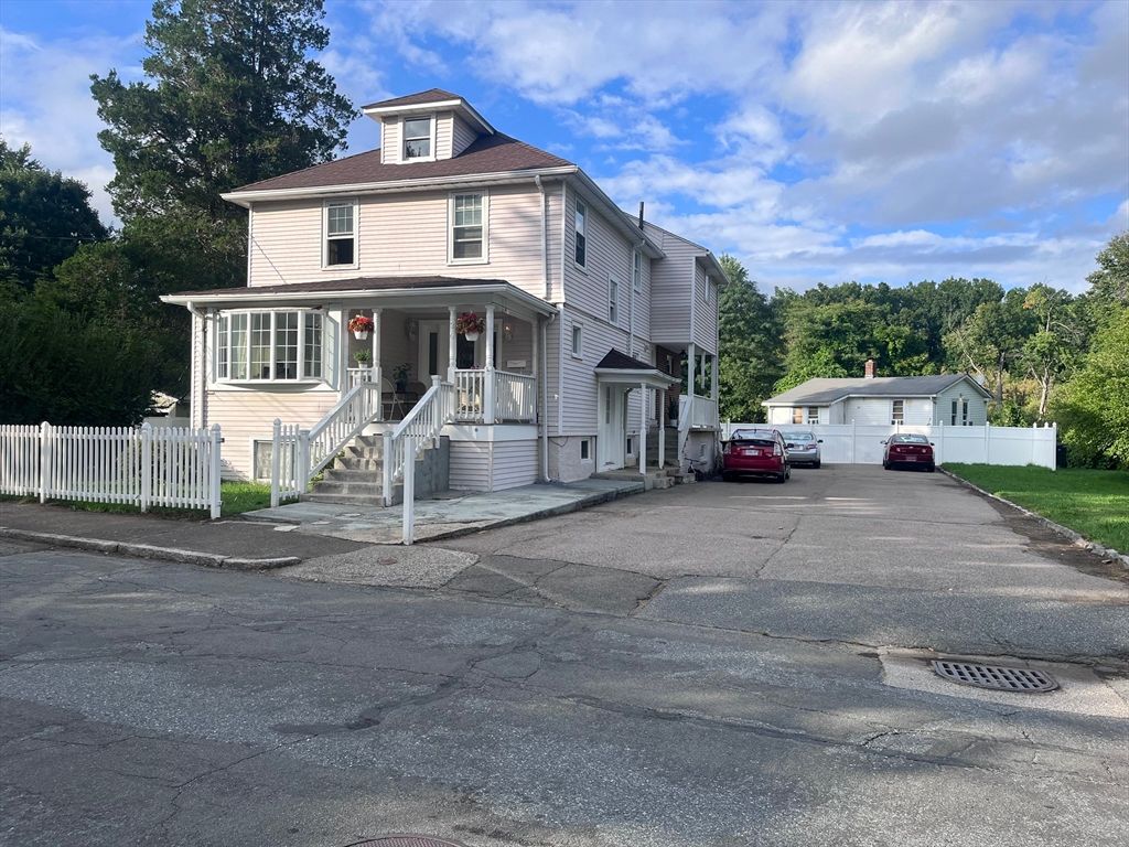 Exterior, Facade, American Foursquare