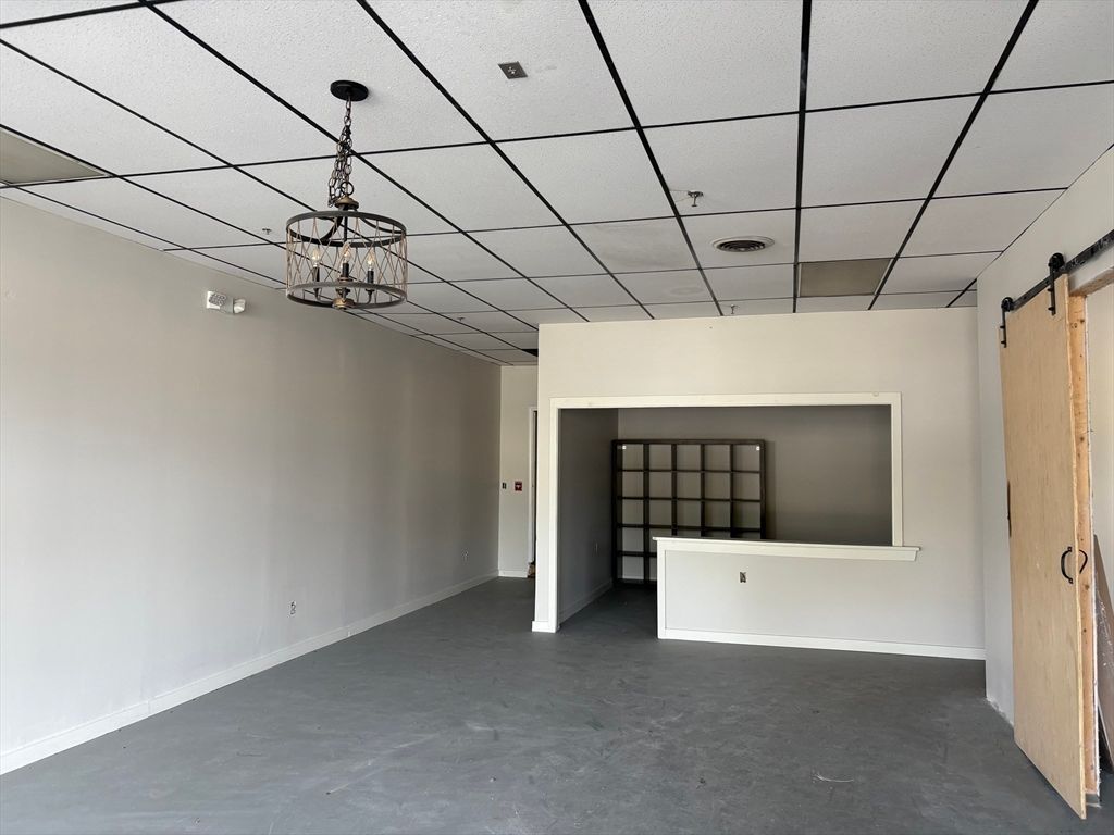 Empty room, Interior, Pendant Lights