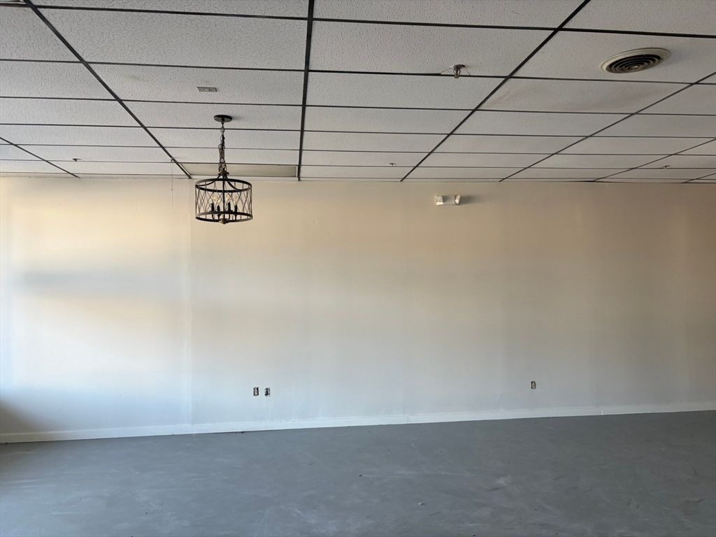 Empty room, Interior, Pendant Lights