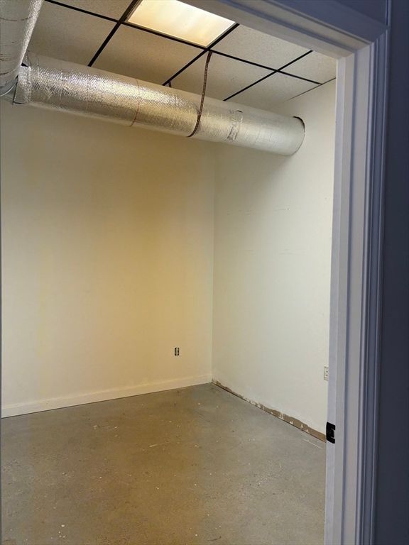 Empty room, Interior