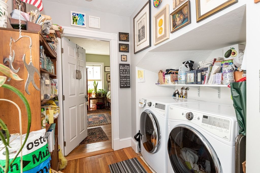 Interior, Washer, Wood Texture Flooring