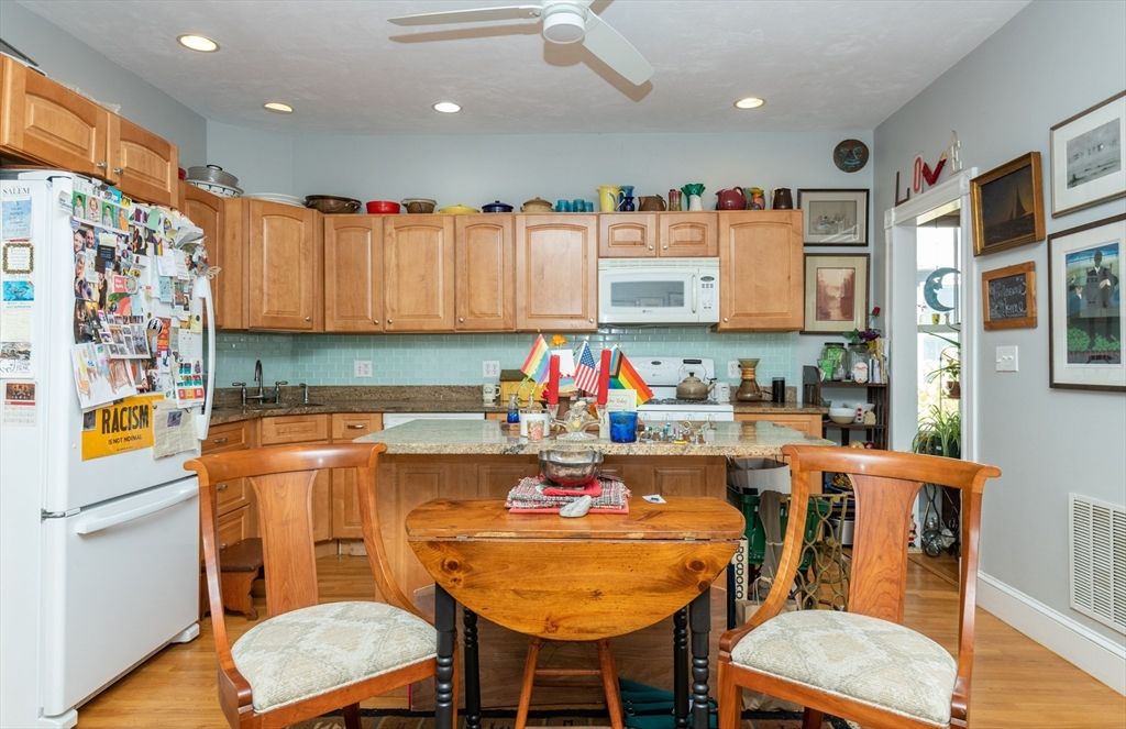 Dining room, Interior, Kitchen, Recessed Lighting, Wood Texture Flooring
