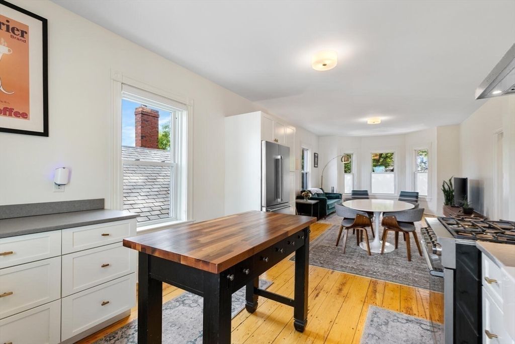 Dining room, Interior, Kitchen, Stainless Steel Appliances, Wood Texture Flooring
