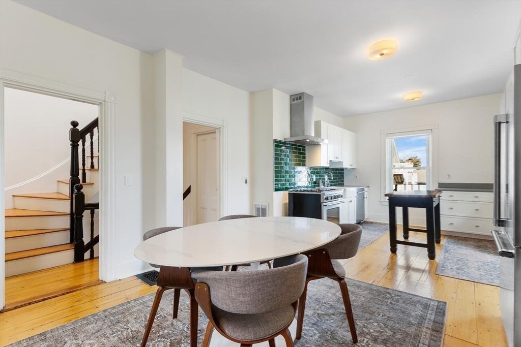 Dining room, Interior, Kitchen, Stainless Steel Appliances, Wood Texture Flooring