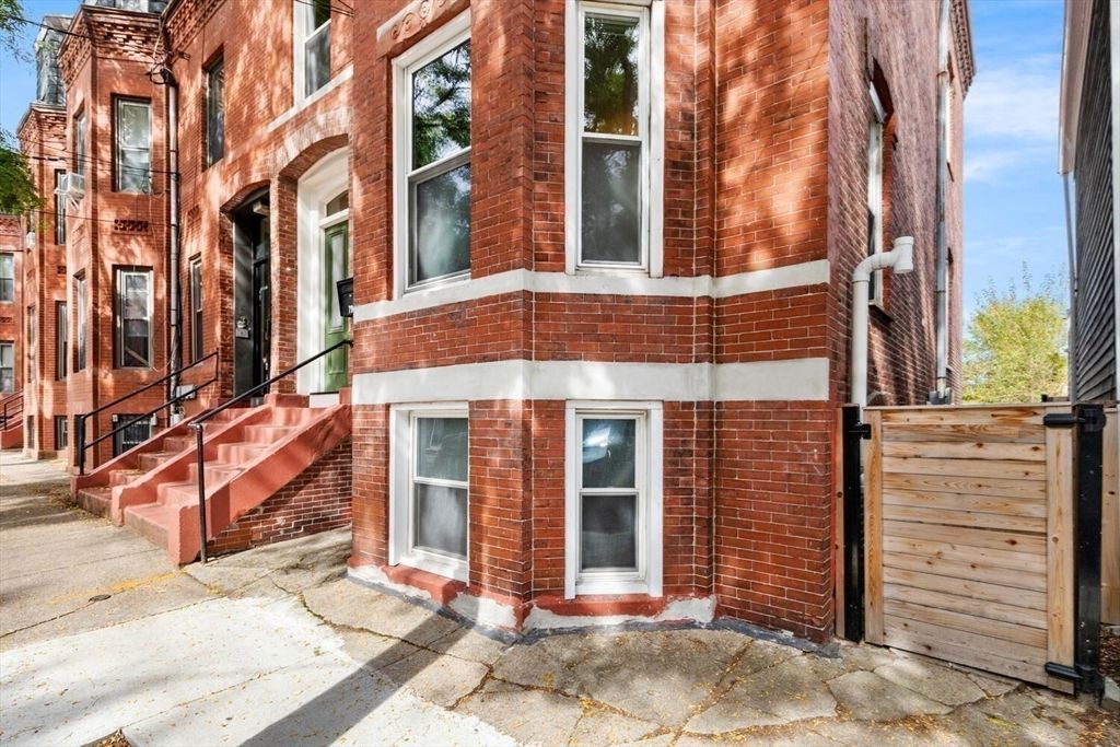 Exterior, Facade, Brick Facade, Rowhouse